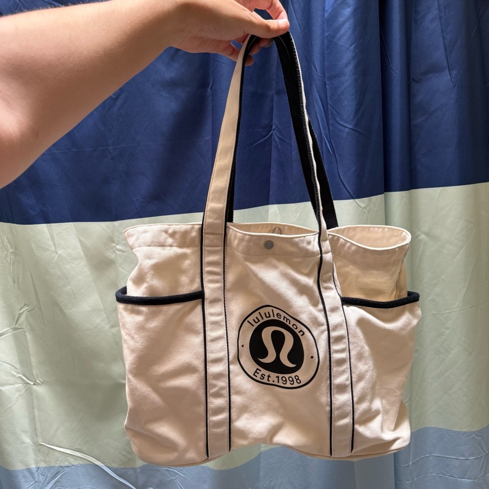 Lululemon Daily Multi-Pocket Canvas Tote Bag 20L